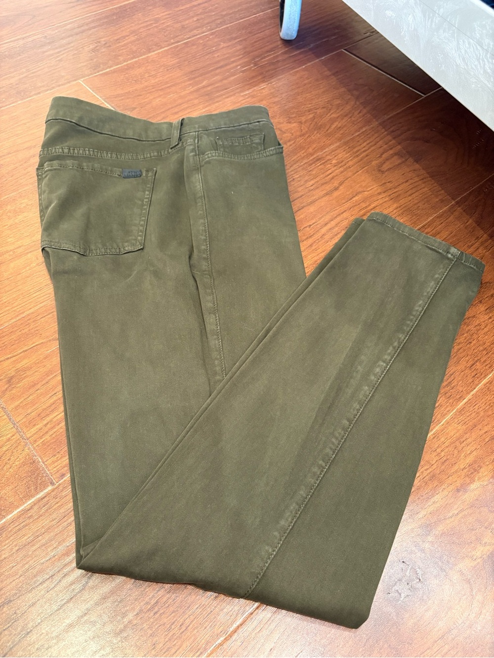 Women’s Skinny Jeans in Olive Green